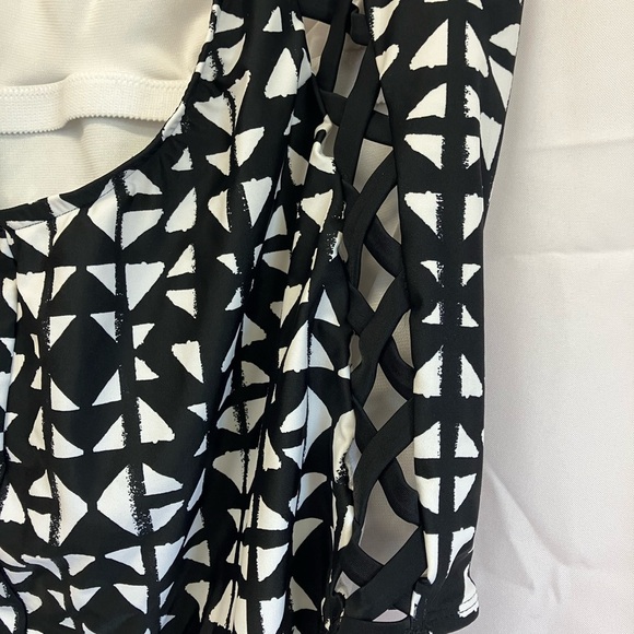 Time and Tru Black and White One Piece Swimsuit with Geometric Design - Picture 4 of 6
